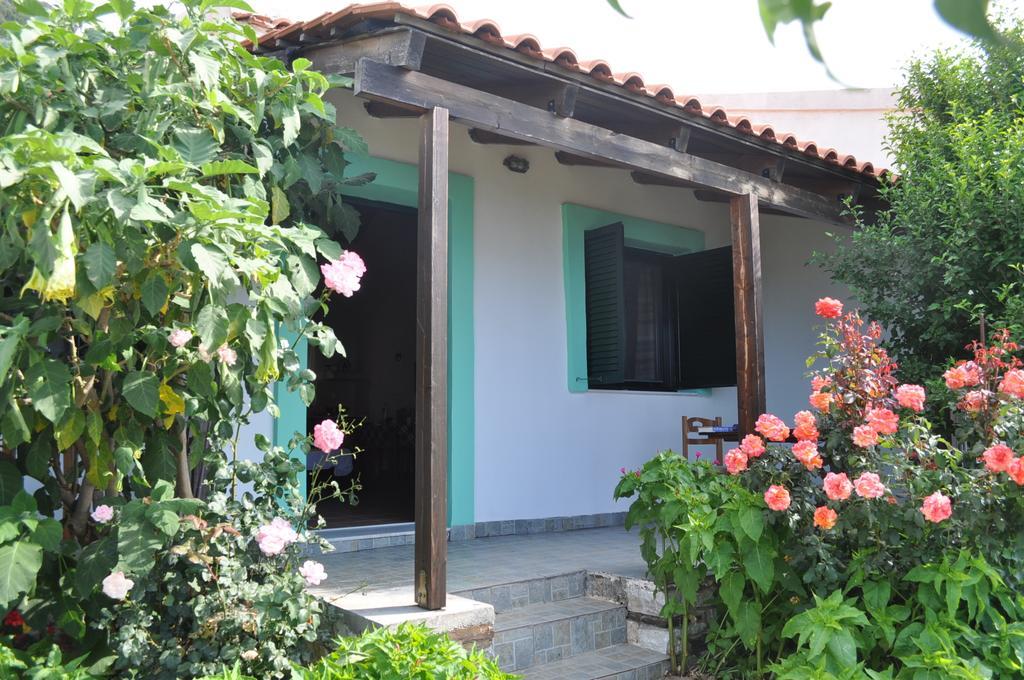 Appartement Τουριστικεσ Επιπλωμενεσ Κατοικιεσ Φροσω Χωριατη à Ágios Kírykos Chambre photo
