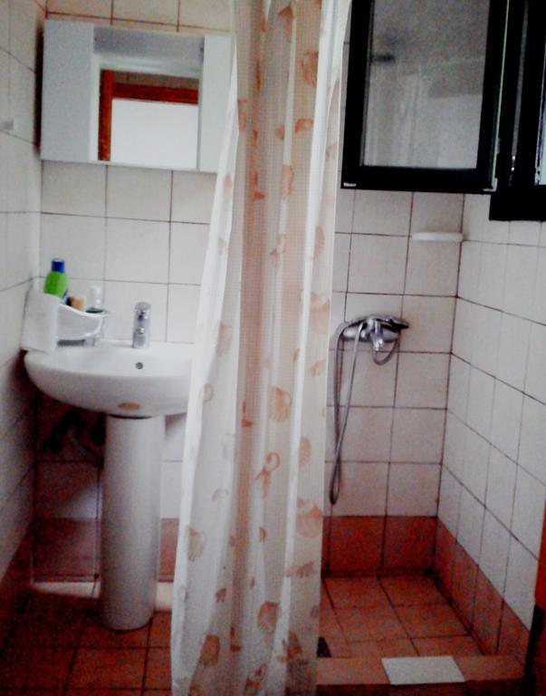 Appartement Τουριστικεσ Επιπλωμενεσ Κατοικιεσ Φροσω Χωριατη à Ágios Kírykos Chambre photo