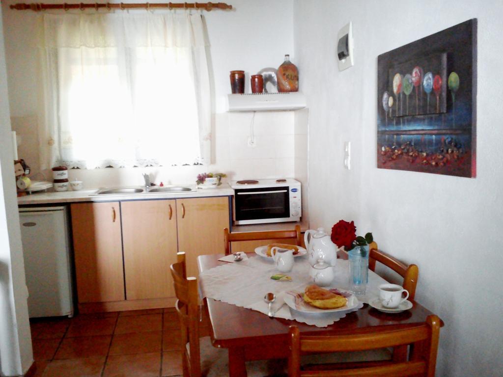 Appartement Τουριστικεσ Επιπλωμενεσ Κατοικιεσ Φροσω Χωριατη à Ágios Kírykos Chambre photo